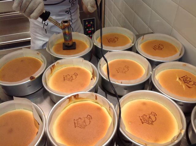 【台北甜點】Uncle Tetsu s Cheese Cake 徹思叔叔的店 烤起司蛋糕 @Alina 愛琳娜