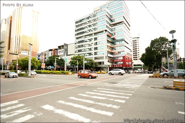 【台中景點】歐兜麥輕旅行:勤美術館、金典誠品綠園道 @Alina 愛琳娜 台中景點 勤美術館、誠品綠園道