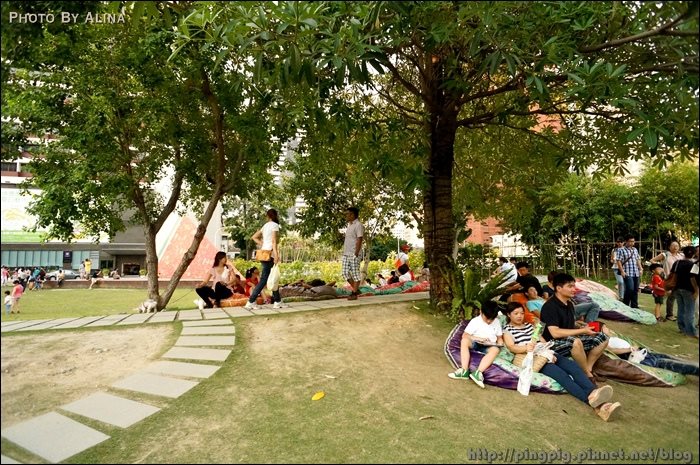 【台中景點】歐兜麥輕旅行:勤美術館、金典誠品綠園道 @Alina 愛琳娜 台中景點 勤美術館、誠品金典綠園道