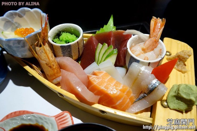 【花蓮美食】芝麻開門日式料理|用船裝的整咖生魚片刺身定食 @Alina 愛琳娜 【花蓮美食】芝麻開門日式料理|用船裝的整咖生魚片刺身定食 @Alina 愛琳娜