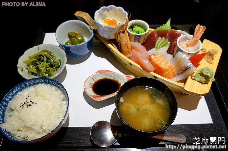 【花蓮美食】芝麻開門日式料理|用船裝的整咖生魚片刺身定食 @Alina 愛琳娜 【花蓮美食】芝麻開門日式料理|用船裝的整咖生魚片刺身定食 @Alina 愛琳娜