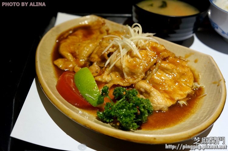 【花蓮美食】芝麻開門日式料理｜用船裝的整咖生魚片刺身定食 @Alina 愛琳娜