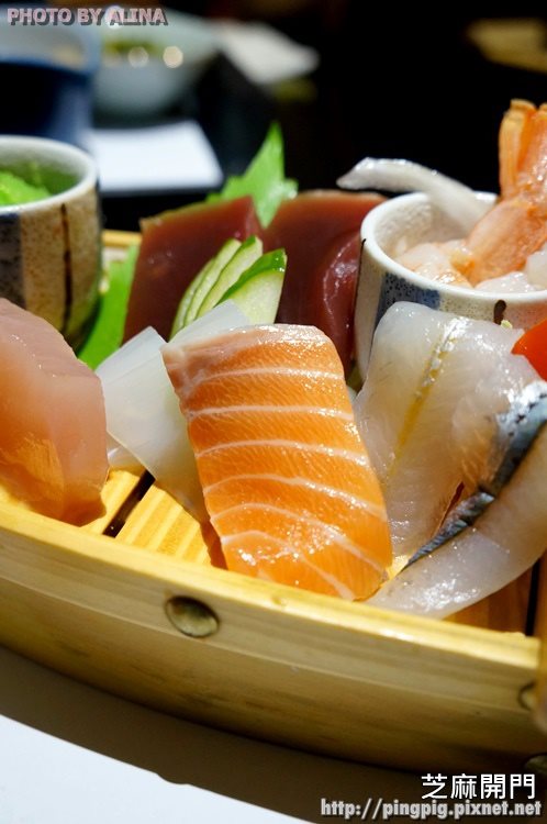 【花蓮美食】芝麻開門日式料理|用船裝的整咖生魚片刺身定食 @Alina 愛琳娜 【花蓮美食】芝麻開門日式料理|用船裝的整咖生魚片刺身定食 @Alina 愛琳娜