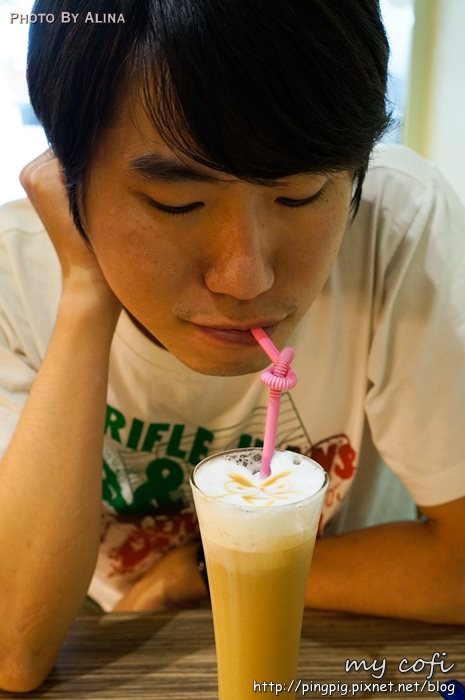 【高雄食記】My cofi 來看貓咪泡溫泉，3D立體咖啡拉花好可愛 @Alina 愛琳娜