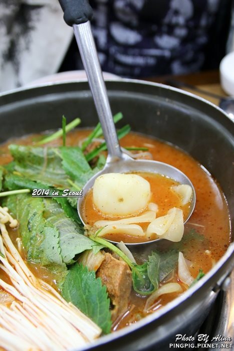 元堂脊骨土豆湯明洞店｜馬鈴薯排骨湯真的好吃