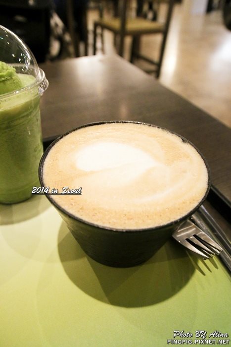 Osulloc tea house 雪綠茶 首爾明洞店|來自濟州島的綠茶甜點,蛋糕冰淇淋都好吃 @Alina 愛琳娜 Osulloc tea house 雪綠茶 首爾明洞店|來自濟州島的綠茶甜點,蛋糕冰淇淋都好吃 @Alina 愛琳娜