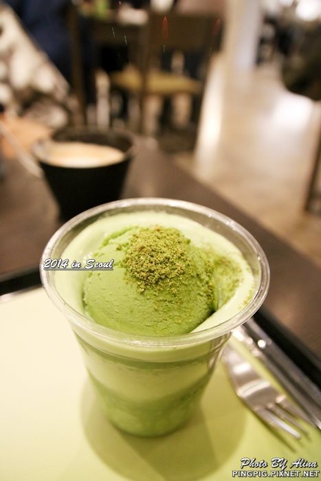 Osulloc tea house 雪綠茶 首爾明洞店｜來自濟州島的綠茶甜點，蛋糕冰淇淋都好吃 @Alina 愛琳娜