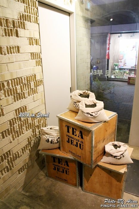 Osulloc tea house 雪綠茶 首爾明洞店|來自濟州島的綠茶甜點,蛋糕冰淇淋都好吃 @Alina 愛琳娜 Osulloc tea house 雪綠茶 首爾明洞店|來自濟州島的綠茶甜點,蛋糕冰淇淋都好吃 @Alina 愛琳娜