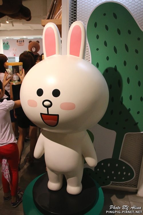 LINE FRIENDS 明洞 Young Plaza|熊大兔兔讓人失心瘋 @Alina 愛琳娜 LINE FRIENDS 明洞 Young Plaza|熊大兔兔讓人失心瘋 @Alina 愛琳娜