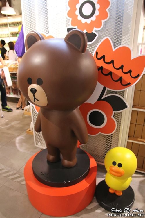 LINE FRIENDS 明洞 Young Plaza|熊大兔兔讓人失心瘋 @Alina 愛琳娜 LINE FRIENDS 明洞 Young Plaza|熊大兔兔讓人失心瘋 @Alina 愛琳娜