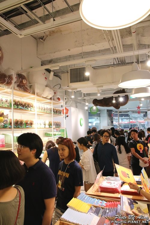 LINE FRIENDS 明洞 Young Plaza|熊大兔兔讓人失心瘋 @Alina 愛琳娜 LINE FRIENDS 明洞 Young Plaza|熊大兔兔讓人失心瘋 @Alina 愛琳娜
