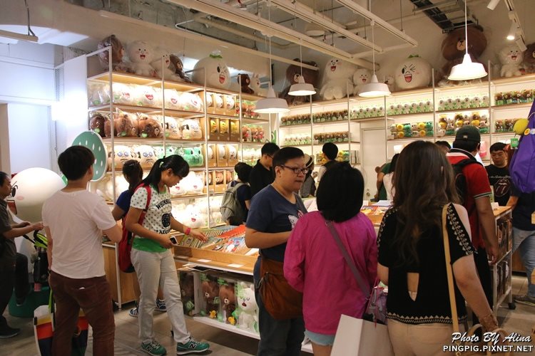 LINE FRIENDS 明洞 Young Plaza|熊大兔兔讓人失心瘋 @Alina 愛琳娜 LINE FRIENDS 明洞 Young Plaza|熊大兔兔讓人失心瘋 @Alina 愛琳娜