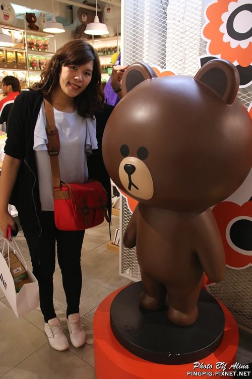 LINE FRIENDS 明洞 Young Plaza|熊大兔兔讓人失心瘋 @Alina 愛琳娜 LINE FRIENDS 明洞 Young Plaza|熊大兔兔讓人失心瘋 @Alina 愛琳娜