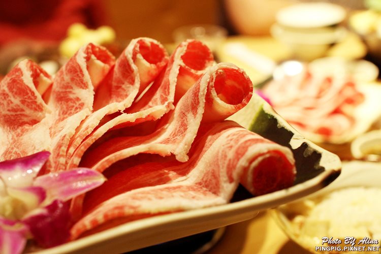 【新北食記】鬼椒一番鍋板橋店|肉骨茶小排鍋 免飛新加坡就能吃 @Alina 愛琳娜 【新北食記】鬼椒一番鍋板橋店|肉骨茶小排鍋 免飛新加坡就能吃 @Alina 愛琳娜