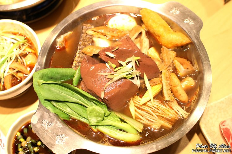 【新北食記】鬼椒一番鍋板橋店|肉骨茶小排鍋 免飛新加坡就能吃 @Alina 愛琳娜 【新北食記】鬼椒一番鍋板橋店|肉骨茶小排鍋 免飛新加坡就能吃 @Alina 愛琳娜