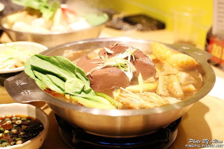 【新北食記】鬼椒一番鍋板橋店|肉骨茶小排鍋 免飛新加坡就能吃 @Alina 愛琳娜 【新北食記】鬼椒一番鍋板橋店|肉骨茶小排鍋 免飛新加坡就能吃 @Alina 愛琳娜