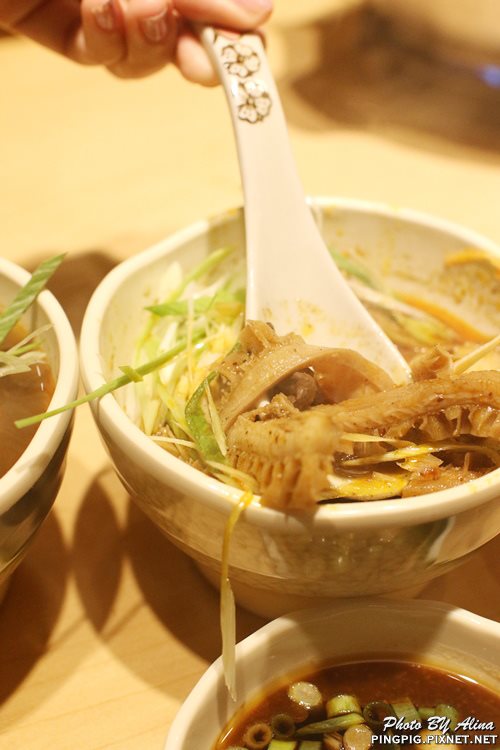 【新北食記】鬼椒一番鍋板橋店|肉骨茶小排鍋 免飛新加坡就能吃 @Alina 愛琳娜 鬼椒一番鍋