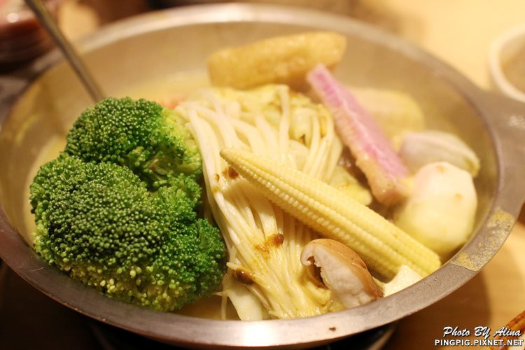 【新北食記】鬼椒一番鍋板橋店|肉骨茶小排鍋 免飛新加坡就能吃 @Alina 愛琳娜 【新北食記】鬼椒一番鍋板橋店|肉骨茶小排鍋 免飛新加坡就能吃 @Alina 愛琳娜