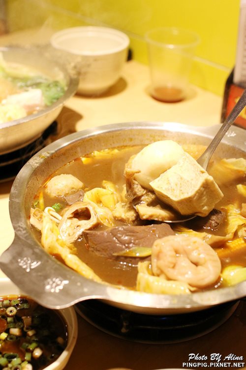 【新北食記】鬼椒一番鍋板橋店|肉骨茶小排鍋 免飛新加坡就能吃 @Alina 愛琳娜 【新北食記】鬼椒一番鍋板橋店|肉骨茶小排鍋 免飛新加坡就能吃 @Alina 愛琳娜