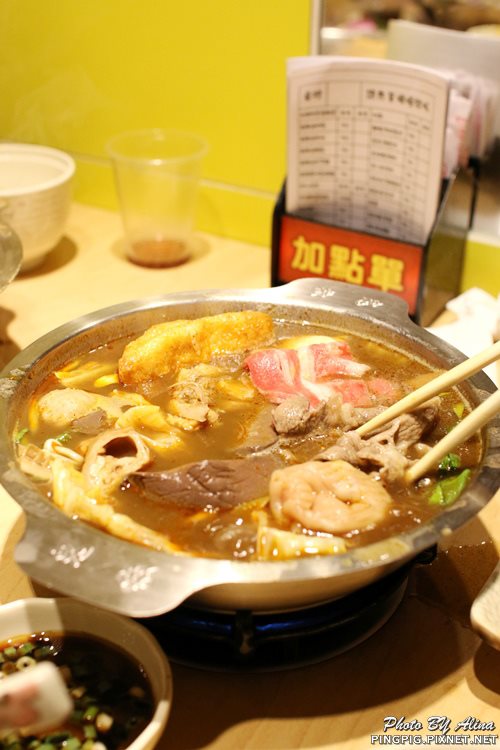 【新北食記】鬼椒一番鍋板橋店|肉骨茶小排鍋 免飛新加坡就能吃 @Alina 愛琳娜 【新北食記】鬼椒一番鍋板橋店|肉骨茶小排鍋 免飛新加坡就能吃 @Alina 愛琳娜
