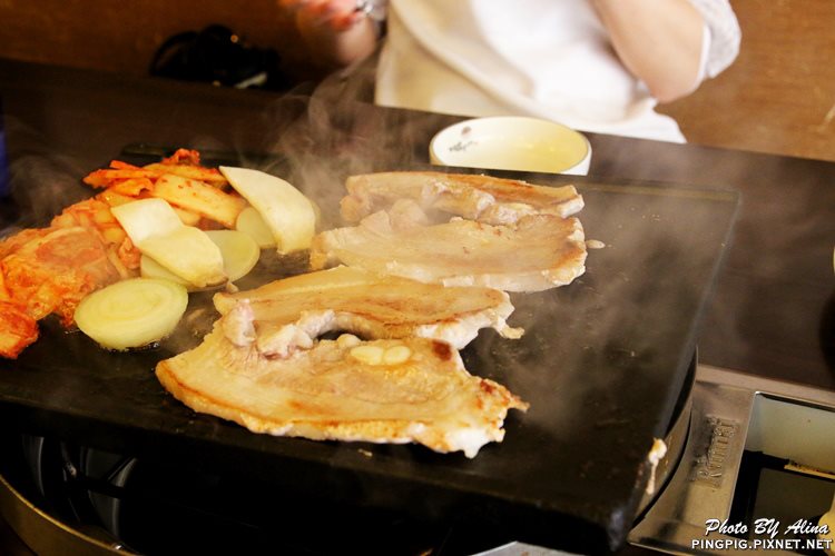 【首爾美食】Ttokssam 糕三時代年代,狎鷗亭平價好吃的年糕烤肉