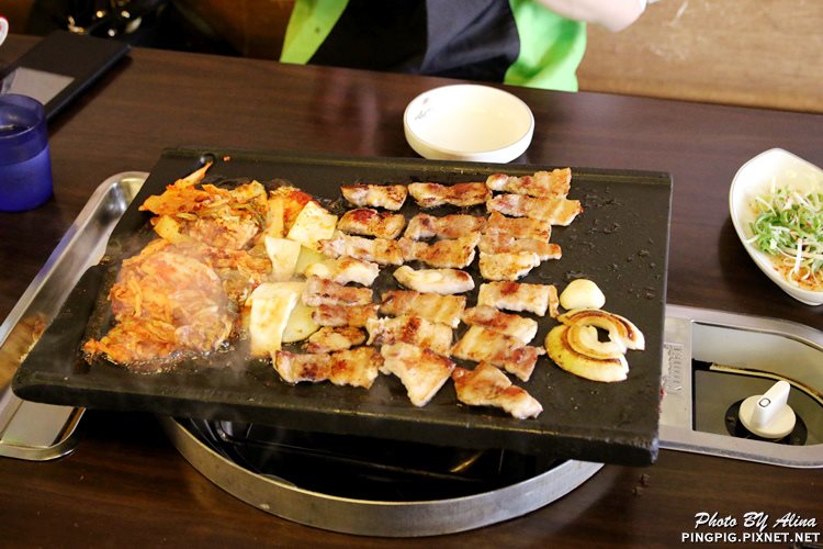 【首爾美食】Ttokssam 糕三時代年代,狎鷗亭平價好吃的年糕烤肉