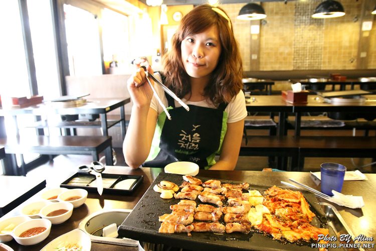 【首爾美食】Ttokssam 糕三時代年代,狎鷗亭平價好吃的年糕烤肉