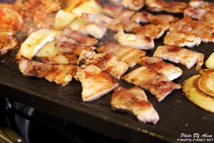【首爾美食】Ttokssam 糕三時代年代,狎鷗亭平價好吃的年糕烤肉