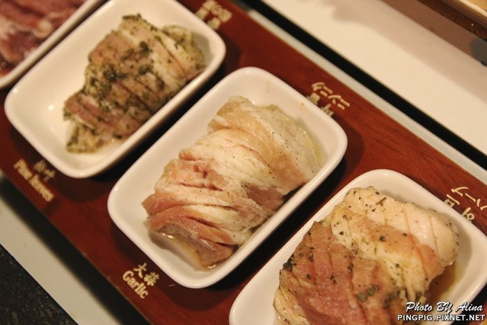 首爾新村八色烤肉本店｜一次滿足八種口味，豬五花烤肉大餐 @Alina 愛琳娜