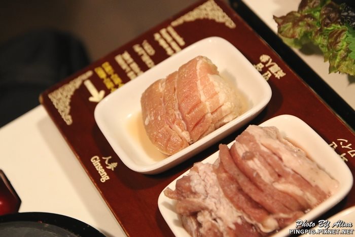 【首爾美食】新村八色烤肉｜一次滿足八種口味豬五花烤肉大餐
