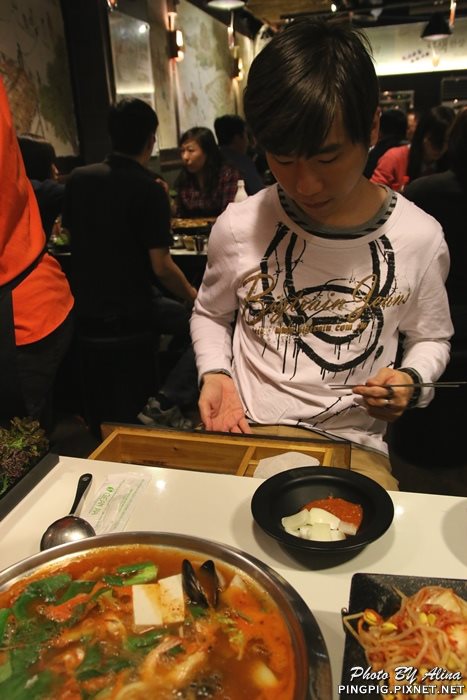【首爾美食】新村八色烤肉｜一次滿足八種口味豬五花烤肉大餐