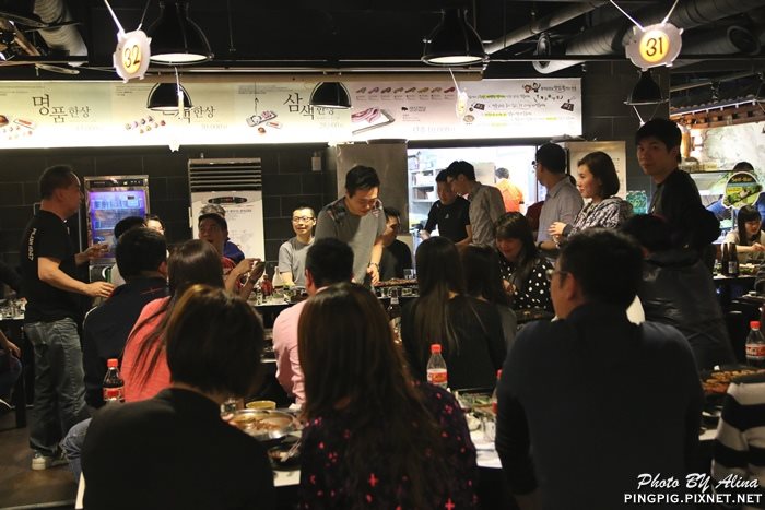 【首爾美食】新村八色烤肉｜一次滿足八種口味豬五花烤肉大餐