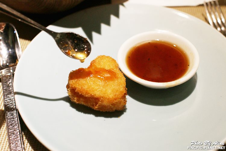 【台北食記】泰集 Thai Bazzar 泰式料理,愛心蝦餅可愛好吃 @Alina 愛琳娜 【台北食記】泰集 Thai Bazzar 泰式料理,愛心蝦餅可愛好吃 @Alina 愛琳娜