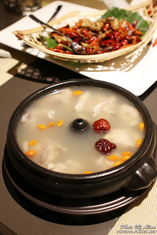 【台北食記】泰集 Thai Bazzar 泰式料理,愛心蝦餅可愛好吃 @Alina 愛琳娜 【台北食記】泰集 Thai Bazzar 泰式料理,愛心蝦餅可愛好吃 @Alina 愛琳娜