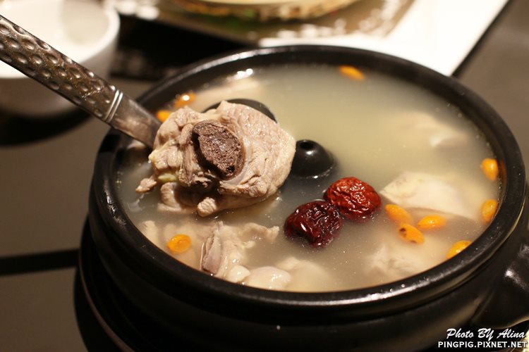 【台北食記】泰集 Thai Bazzar 泰式料理,愛心蝦餅可愛好吃 @Alina 愛琳娜 【台北食記】泰集 Thai Bazzar 泰式料理,愛心蝦餅可愛好吃 @Alina 愛琳娜