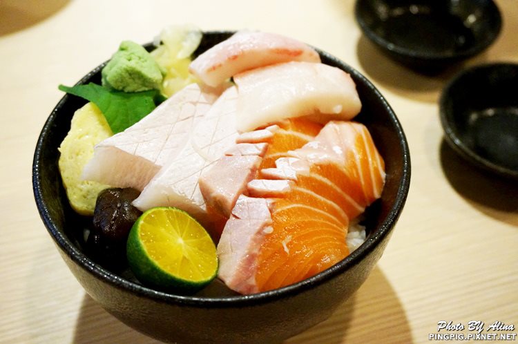 【台北美食】躼腳日式料理 身長腳海鮮丼飯,鮭魚生魚片好肥美 @Alina 愛琳娜 【台北美食】躼腳日式料理 身長腳海鮮丼飯,鮭魚生魚片好肥美 @Alina 愛琳娜