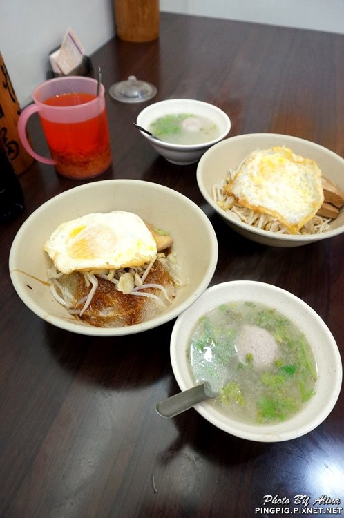 【台北美食】阿伯蛋包麵 東湖店｜傳統古早味乾拌麵甜不辣 @Alina 愛琳娜