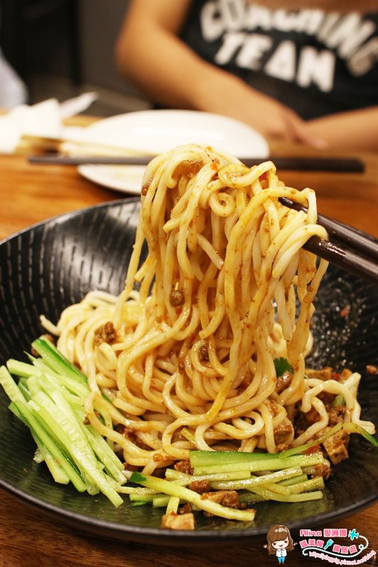【台北美食】內湖呼搭啦串燒生蠔館｜愛研味大紅袍肉醬麵好吃 @Alina 愛琳娜
