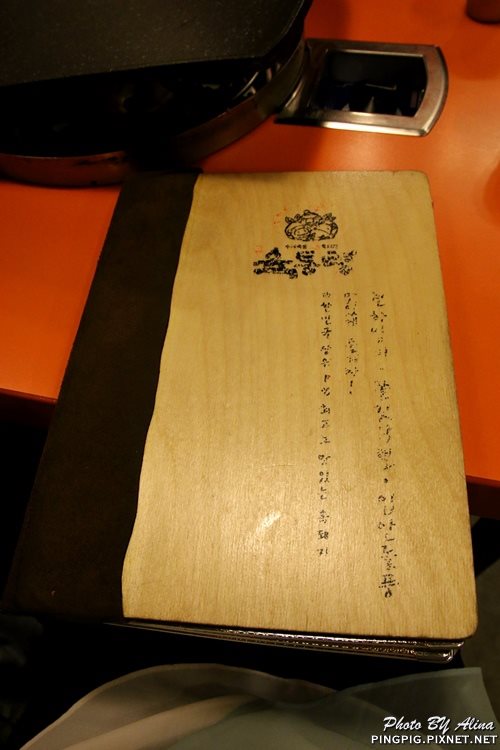 【首爾美食】明洞肉統領韓式烤肉|黑豬肉.韓牛烤肉與年糕結合 @Alina 愛琳娜 【首爾美食】明洞肉統領韓式烤肉|黑豬肉.韓牛烤肉與年糕結合 @Alina 愛琳娜