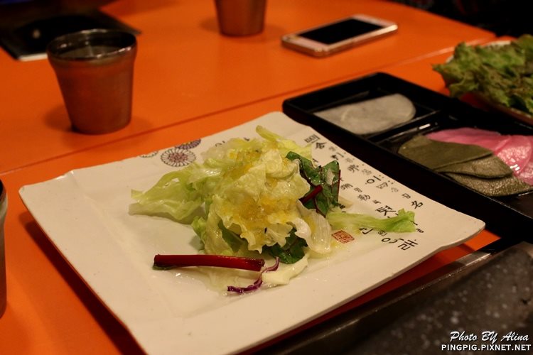 【首爾美食】明洞肉統領韓式烤肉|黑豬肉.韓牛烤肉與年糕結合 @Alina 愛琳娜 【首爾美食】明洞肉統領韓式烤肉|黑豬肉.韓牛烤肉與年糕結合 @Alina 愛琳娜