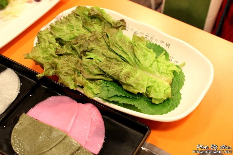 【首爾美食】明洞肉統領韓式烤肉|黑豬肉.韓牛烤肉與年糕結合 @Alina 愛琳娜 【首爾美食】明洞肉統領韓式烤肉|黑豬肉.韓牛烤肉與年糕結合 @Alina 愛琳娜