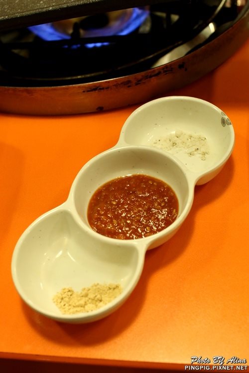 【首爾美食】明洞肉統領韓式烤肉|黑豬肉.韓牛烤肉與年糕結合 @Alina 愛琳娜 【首爾美食】明洞肉統領韓式烤肉|黑豬肉.韓牛烤肉與年糕結合 @Alina 愛琳娜