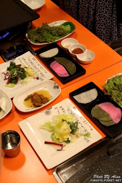 【首爾美食】明洞肉統領韓式烤肉|黑豬肉.韓牛烤肉與年糕結合 @Alina 愛琳娜 【首爾美食】明洞肉統領韓式烤肉|黑豬肉.韓牛烤肉與年糕結合 @Alina 愛琳娜