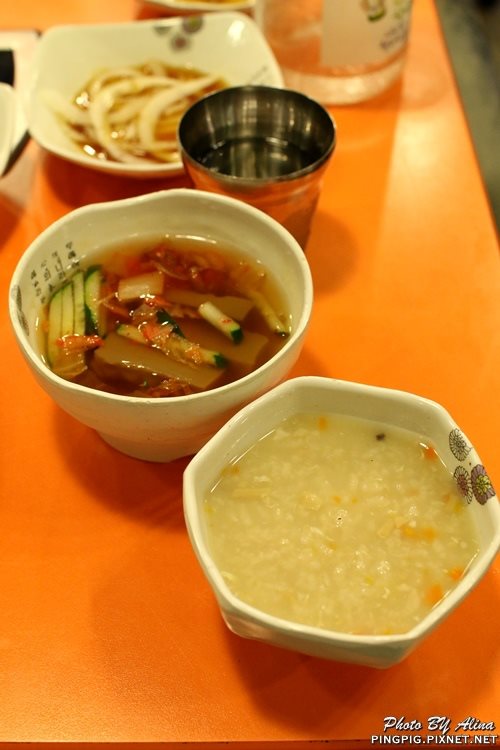 【首爾美食】明洞肉統領韓式烤肉|黑豬肉.韓牛烤肉與年糕結合 @Alina 愛琳娜 【首爾美食】明洞肉統領韓式烤肉|黑豬肉.韓牛烤肉與年糕結合 @Alina 愛琳娜