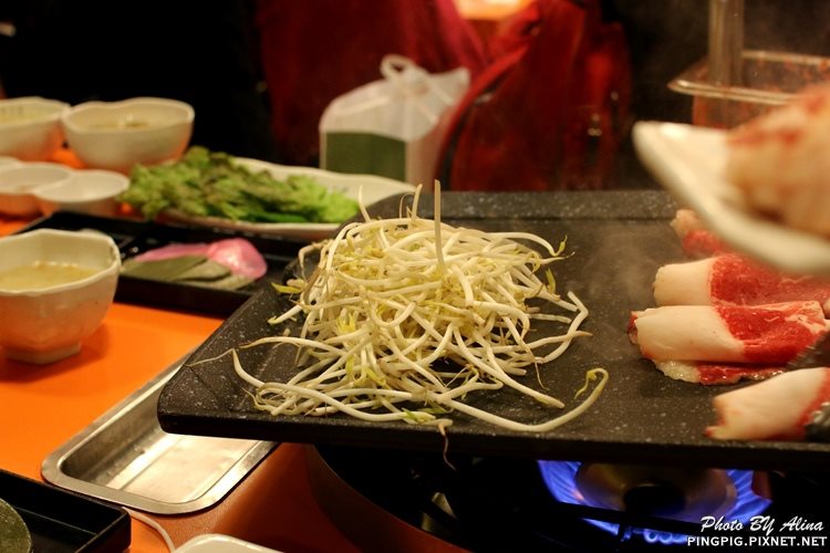 【首爾美食】明洞肉統領韓式烤肉|黑豬肉.韓牛烤肉與年糕結合 @Alina 愛琳娜 【首爾美食】明洞肉統領韓式烤肉|黑豬肉.韓牛烤肉與年糕結合 @Alina 愛琳娜