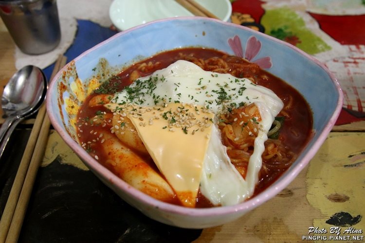 【首爾美食】惠化石頭大叔 人氣排隊美食，蜂蜜窯烤披薩超好吃 @Alina 愛琳娜