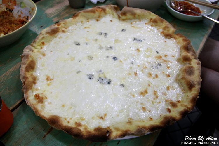 【首爾美食】惠化石頭大叔 人氣排隊美食，蜂蜜窯烤披薩超好吃 @Alina 愛琳娜