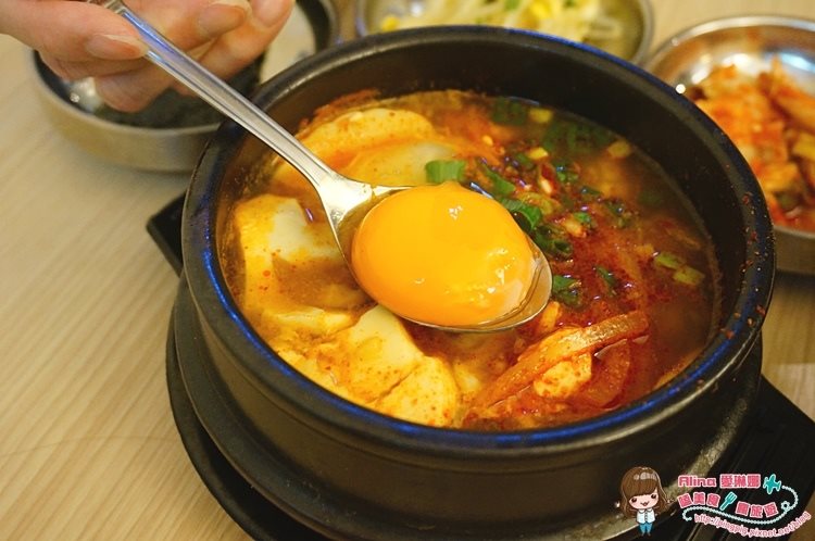 【台北美食】南港 豆腐村|5種小菜免費吃到飽的韓式料理店 @Alina 愛琳娜 豆腐村