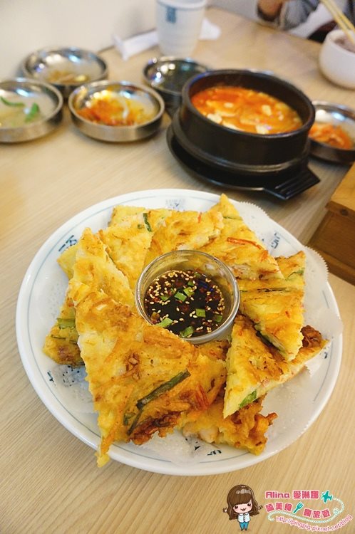 【台北美食】南港 豆腐村|5種小菜免費吃到飽的韓式料理店 @Alina 愛琳娜 海鮮煎餅