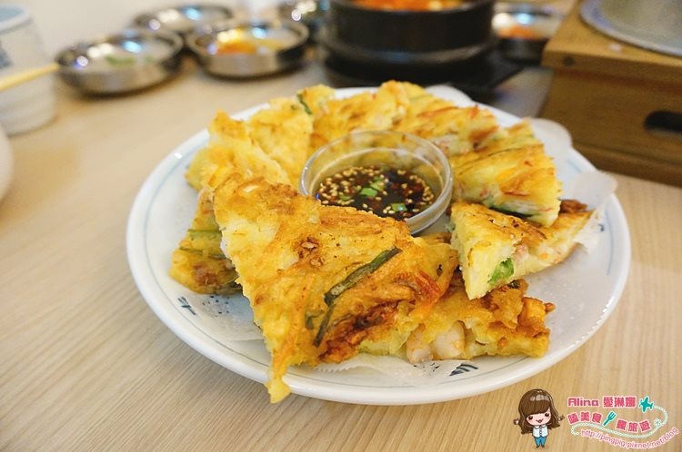 【台北美食】南港 豆腐村|5種小菜免費吃到飽的韓式料理店 @Alina 愛琳娜 豆腐村 韓式海鮮煎餅